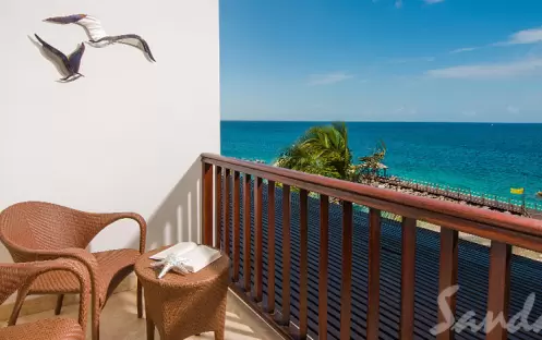 Sandals Grenada Resort & Spa-Pink Gin Oceanfront Honeymoon Penthouse Club Level Room 2_7663 Sandals Grenada Resort & Spa-Pink Gin Oceanfront Honeymoon Penthouse Club Level Room 2_7663
